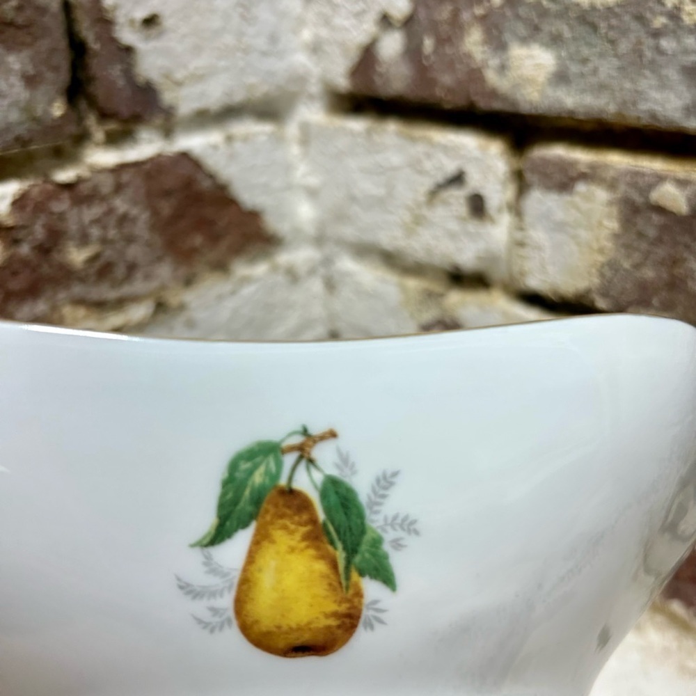 Vintage French Fruit Bowl by Chamart, Limogues France measures 7.5 x 7.5 x 2 in. - Picture 2 of 10